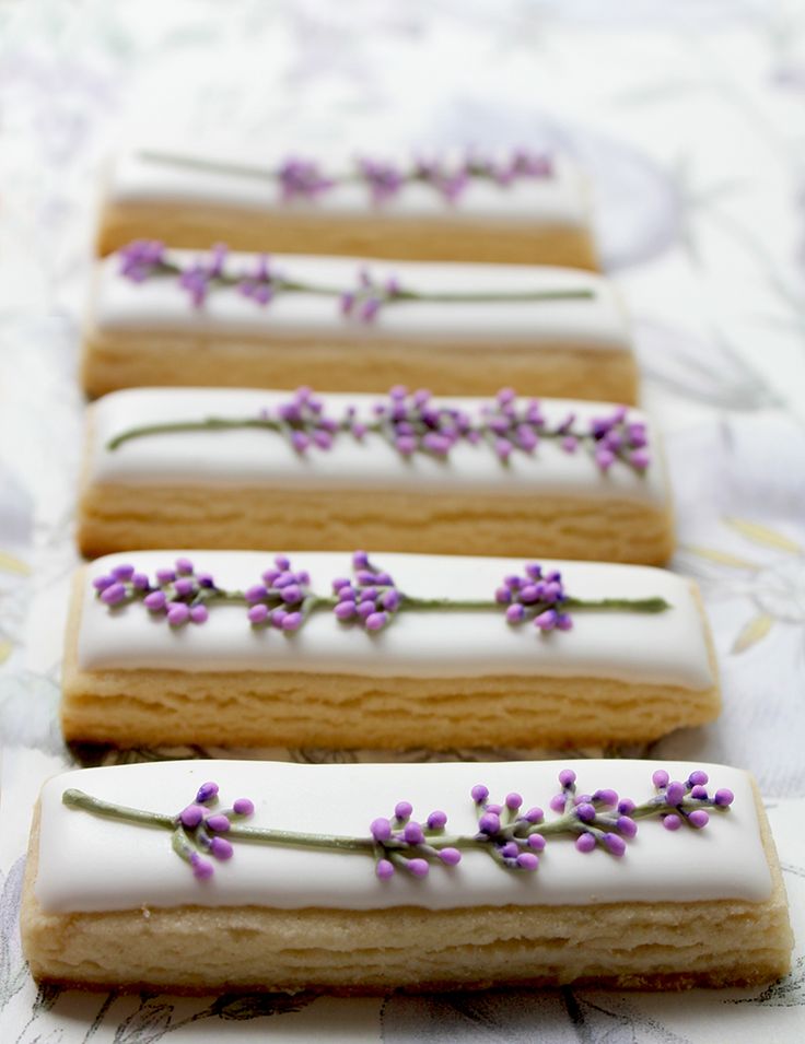 lavender cookies for purple wedding