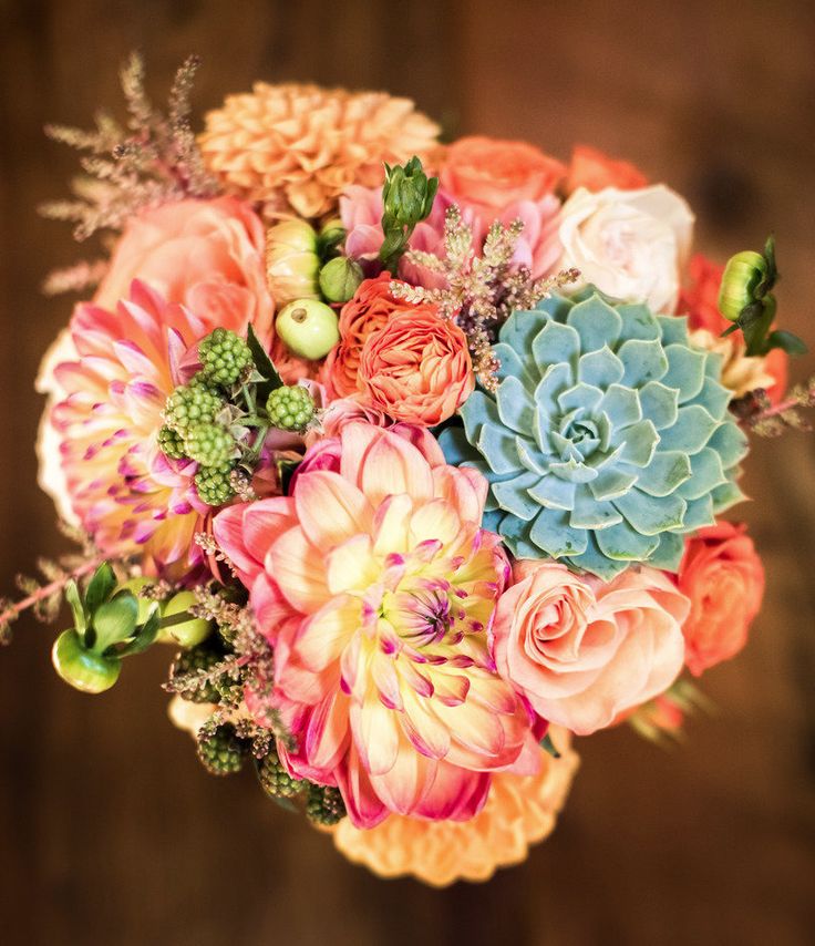 Coral and green fall wedding bouquet ideas