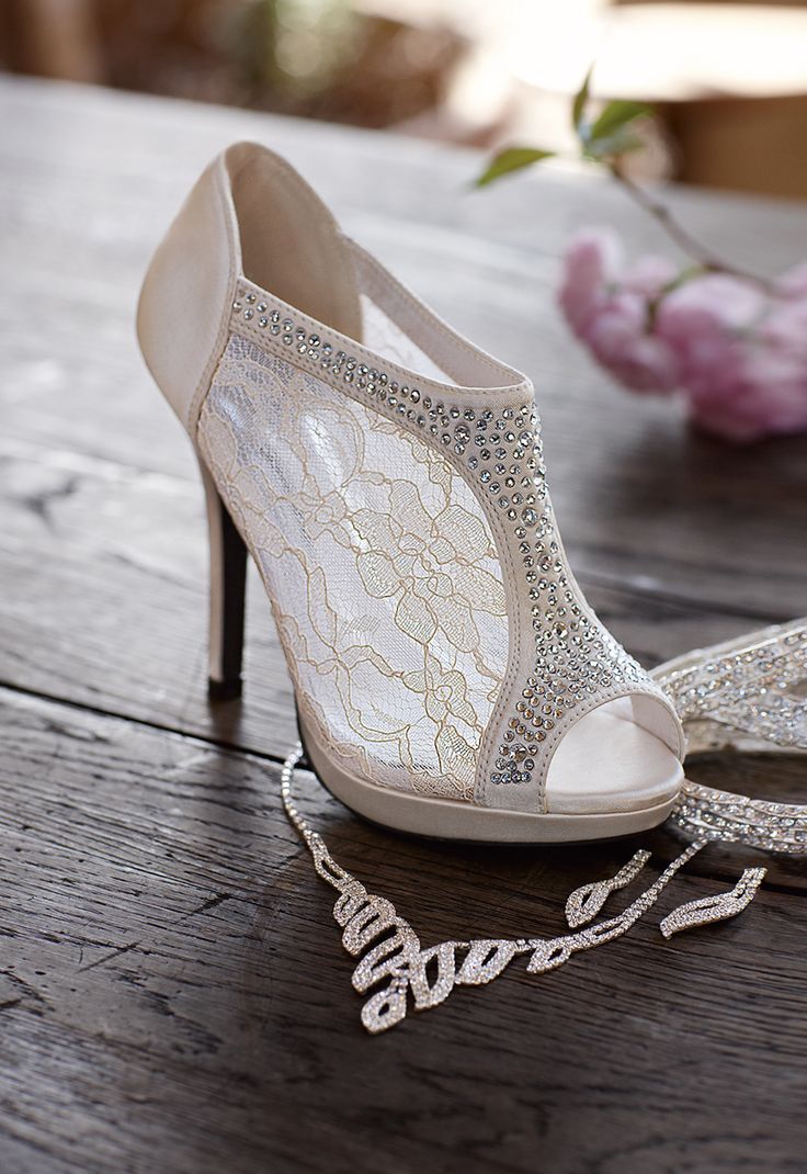 vintage ivory wedding shoes