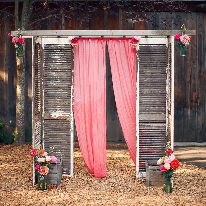 35 Rustic Old Door Wedding Decor Ideas For Outdoor Country Weddings 
