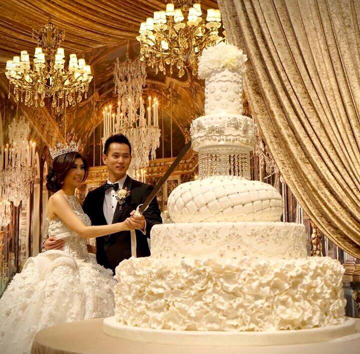 Elegant Wedding Cake - Happie Returns