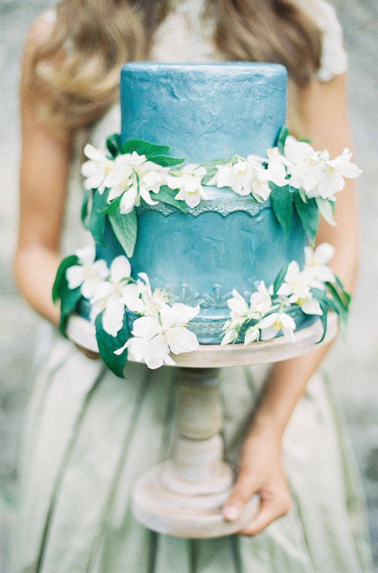 blue and white summer wedding cake