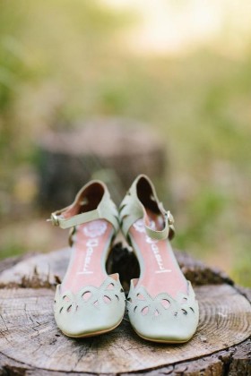 18 Charming + Elegant Laser Cut Wedding Shoes | Deer Pearl Flowers