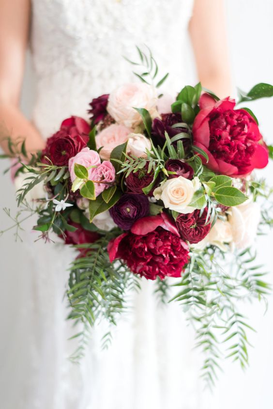 Vibrant shades of crimson and deep plum wedding bouquet | Deer Pearl ...