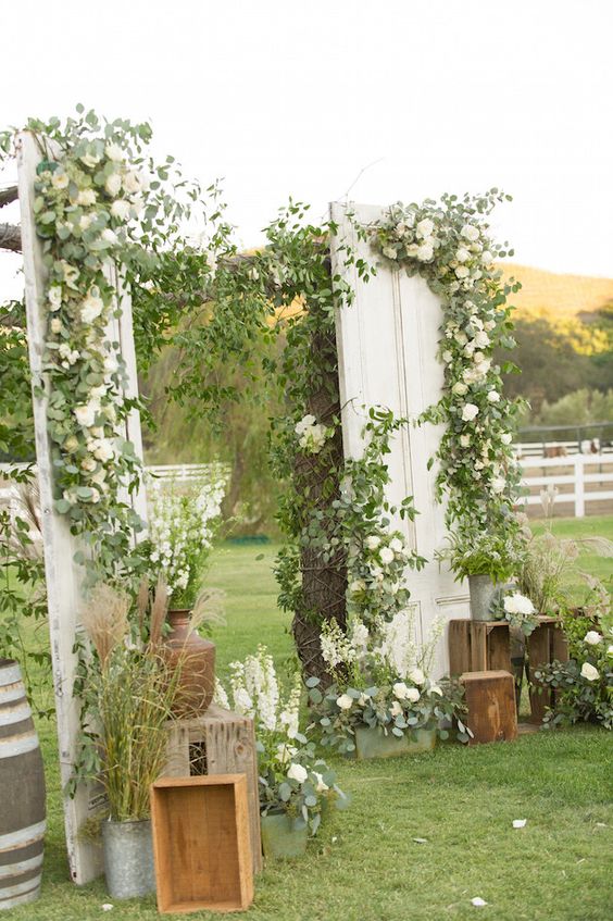 Stunning Outdoor Wedding Arch Deer Pearl Flowers   Stunning Outdoor Wedding Arch 