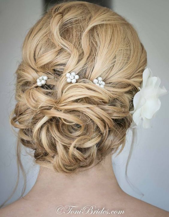 Wedding Hairstyle Inspiration | Deer Pearl Flowers