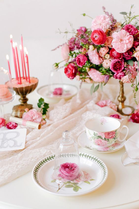 hot pink wedding table decor | Deer Pearl Flowers