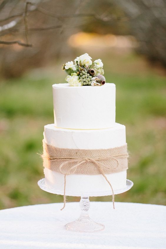 Romantic White Wedding Cake Deer Pearl Flowers 
