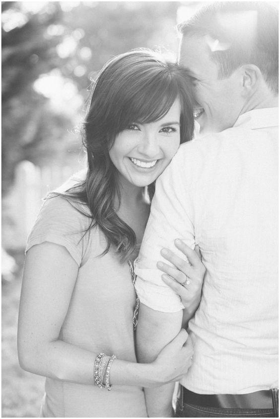 Sweet Engagement Photo and Poses Ideas 38