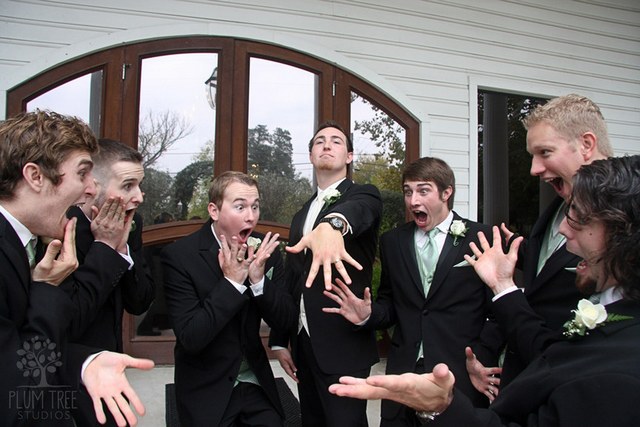 funny groomsmen wedding photo ideas 14