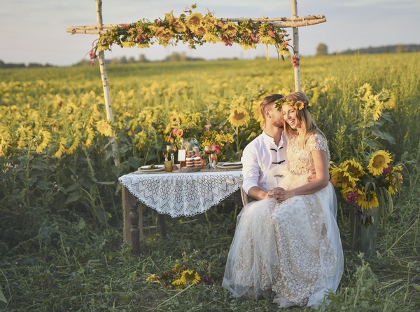Sunflower wedding inspiration from 4lovepolkadots! | Deer Pearl Flowers