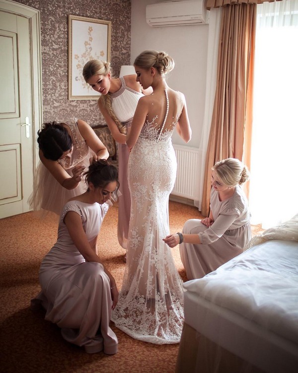 Pre Wedding Photoshoot Ideas For The Bride Her Bridesmaids