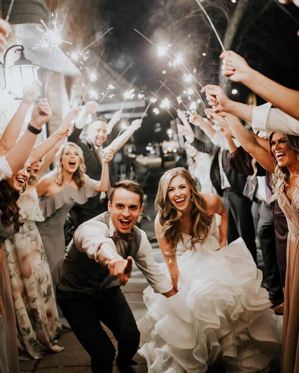 20 Must-Have Wedding Photo Ideas with Bridesmaids and Groomsmen