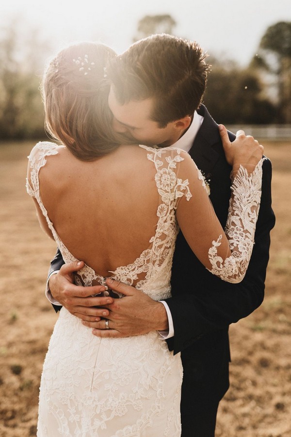20 Romantic Shoulder Kiss Wedding Photography Pose Ideas Deer Pearl Flowers