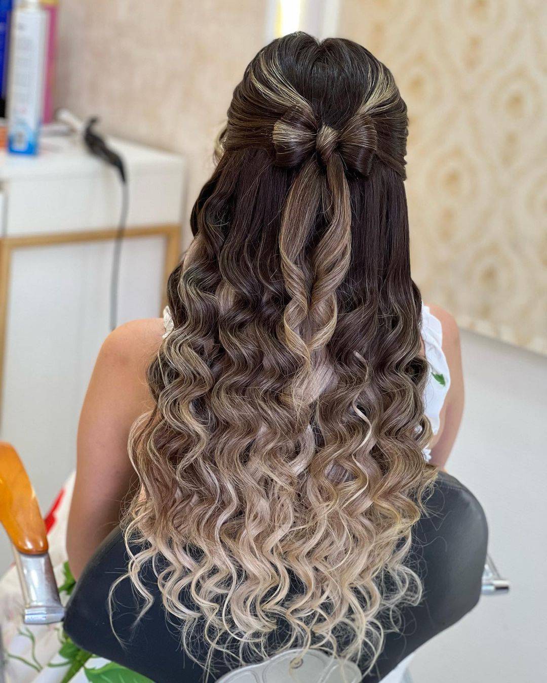 Top 86+ curly prom hairstyles super hot in.eteachers