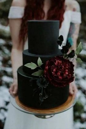 20 Black Wedding Cakes to Wow Your Guests 2024 🖤