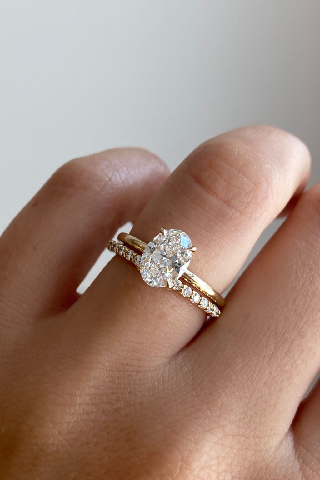 Oval Diamond Gold Engagement Ring Set 1024x1536 