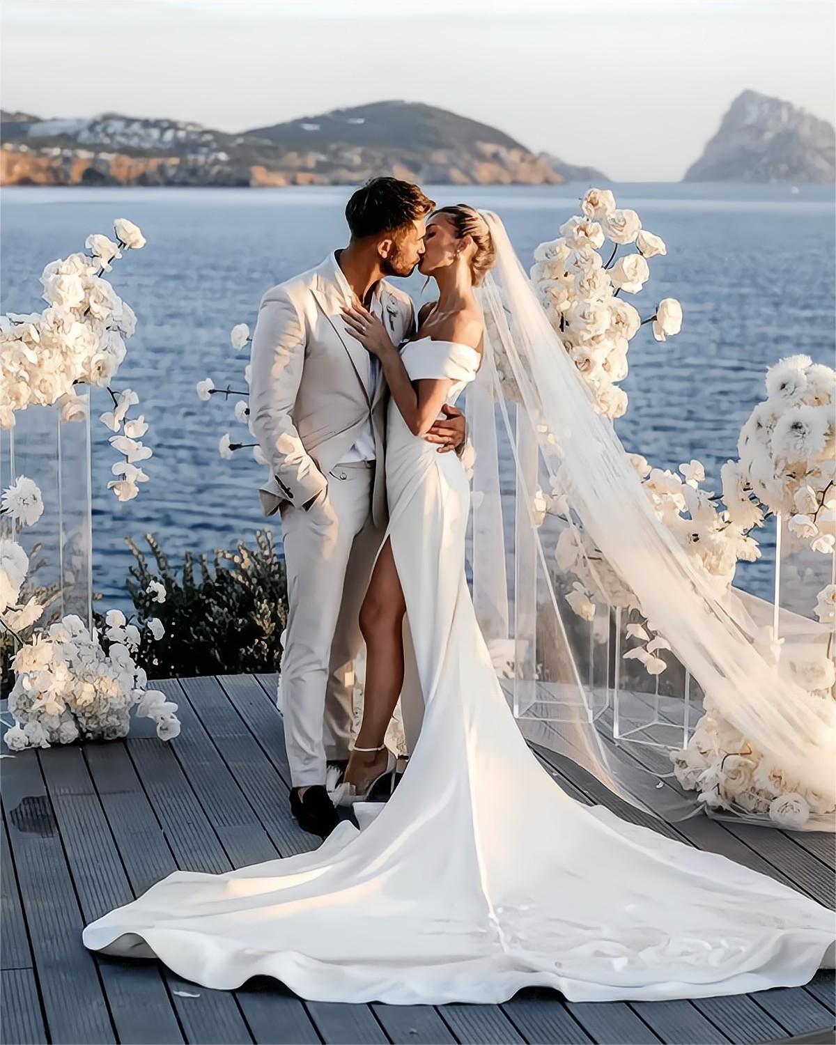 How Much Money To Give For A Wedding Gift All White Wedding Arch Deer 