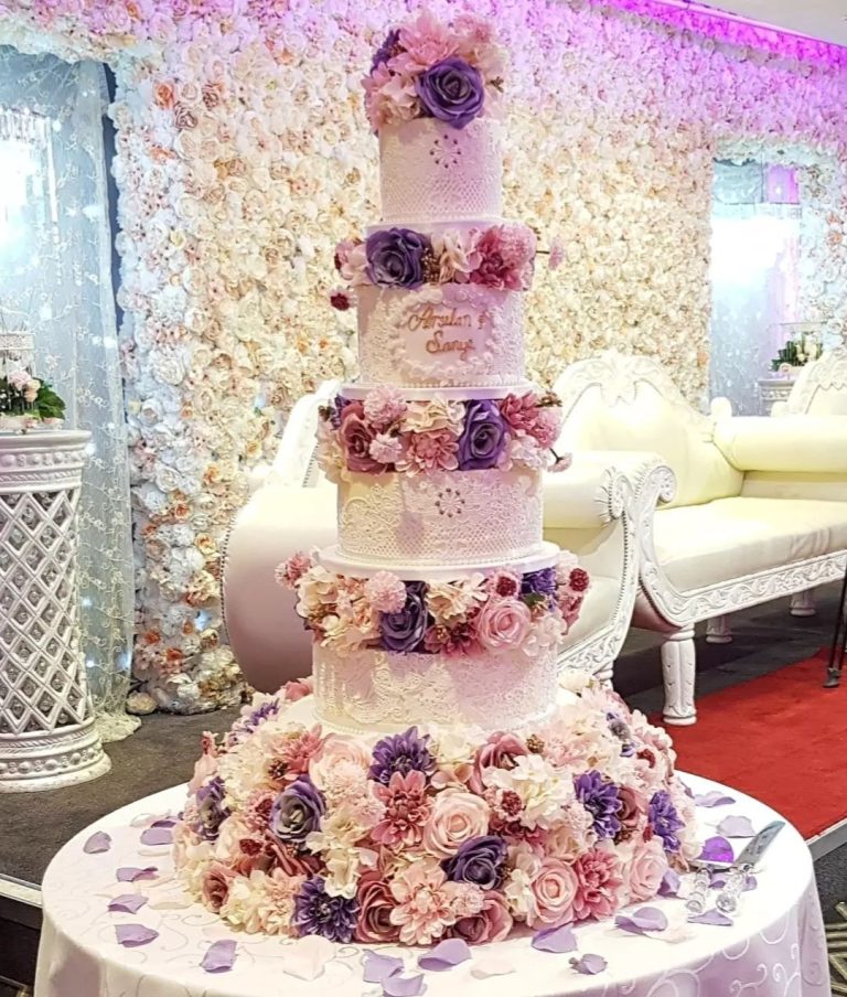 Luxury Vinatge Large Purple Wedding Cake Via Cakesbysaminab 768x904 