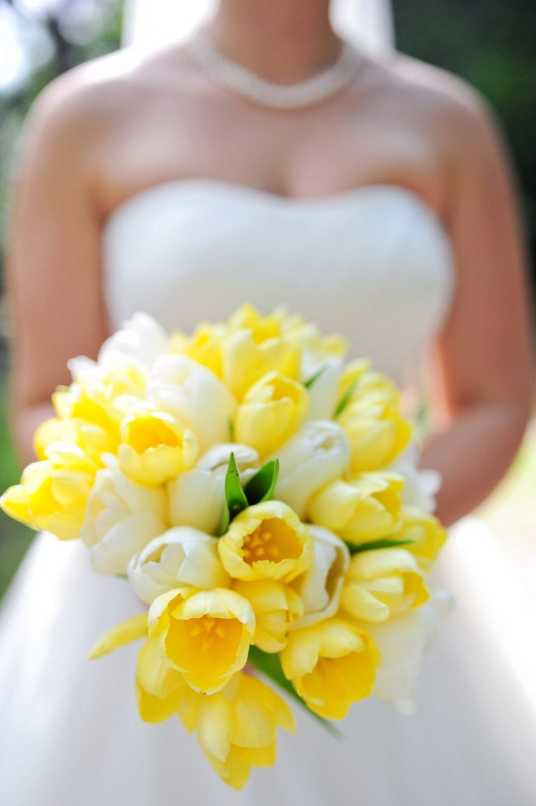 20 Best Elegant Tulip Wedding Bouquet Ideas 2024 | 🌷💐