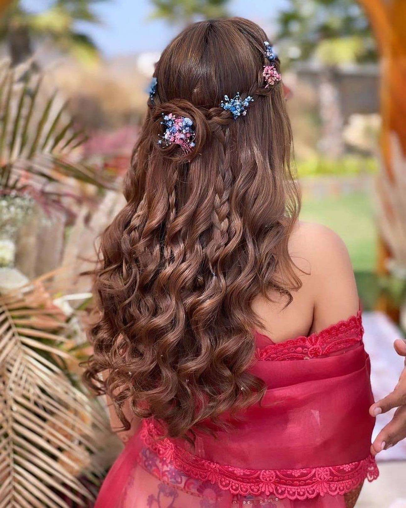 27 Effortlessly Stylish Half-tie Hairstyles We Spotted on Real brides |  WeddingBazaar