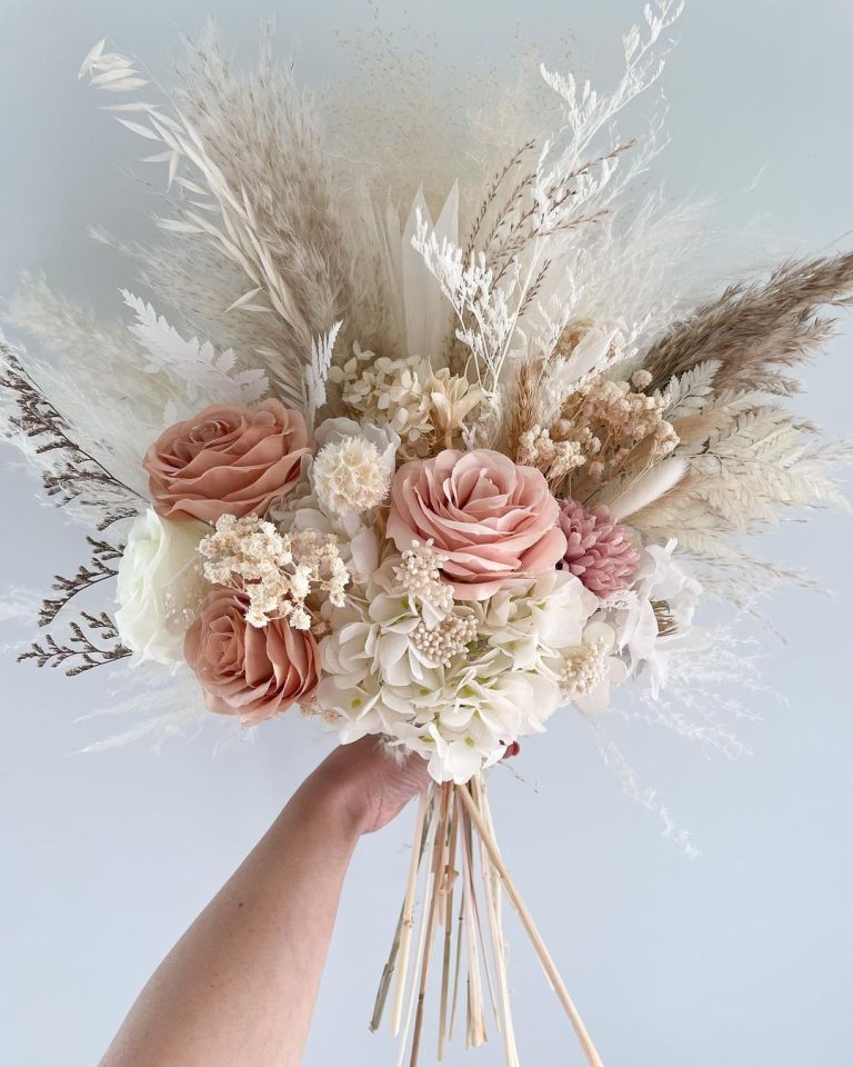 20 Dried Flower Wedding Bouquets: Timeless & Sustainable